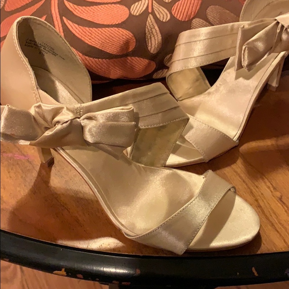 Shoes - Picture 4 of 4